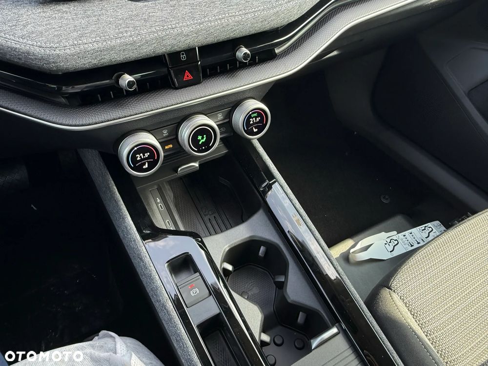 Skoda Superb 1.5 TSI mHEV Drive DSG - 12