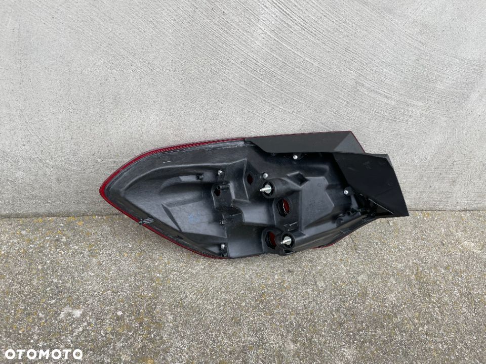 LAMPA TYLNA PRAWA OPEL ASTRA J 2010-2015 - NOWA SPORTS TOURER - 2