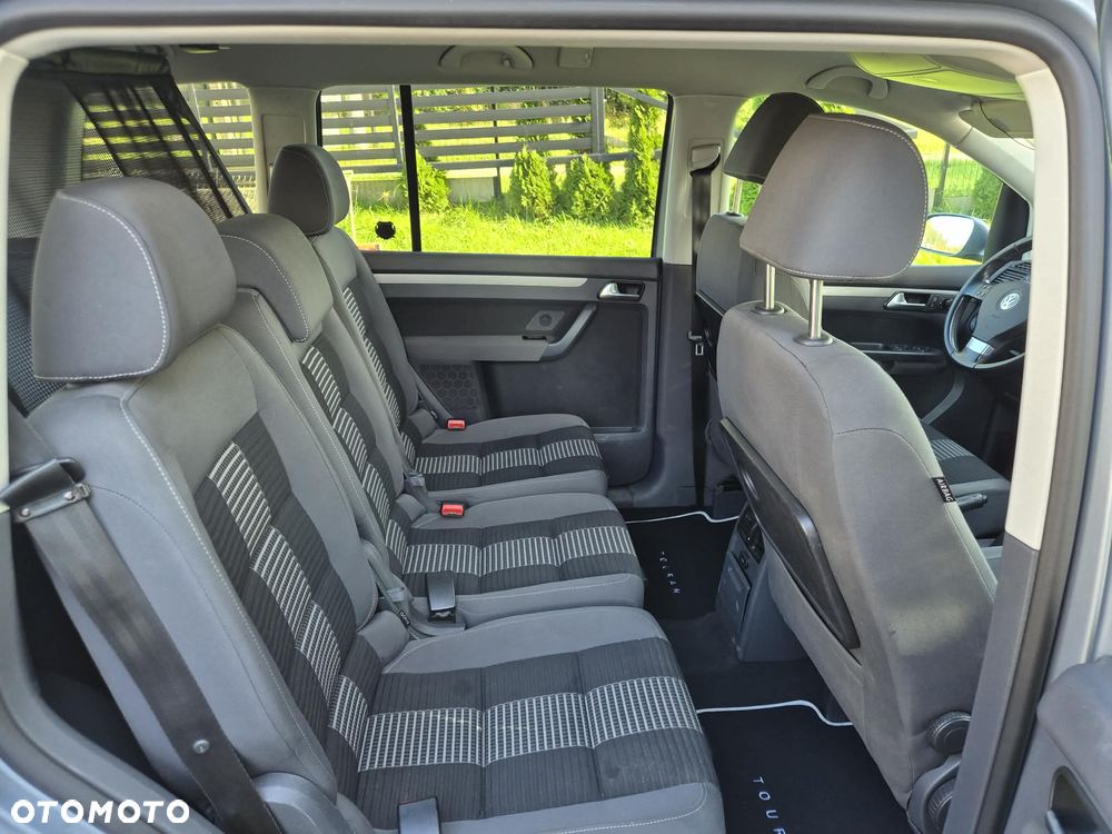 Volkswagen Touran - 8