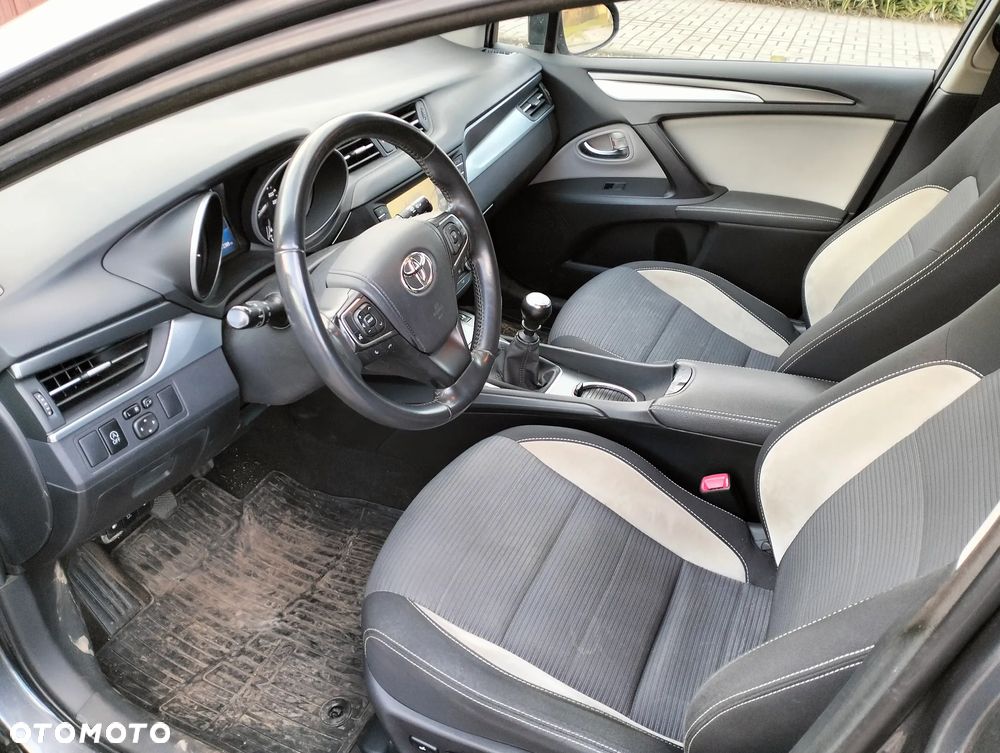 Toyota Avensis 2.0 D-4D Selection - 9