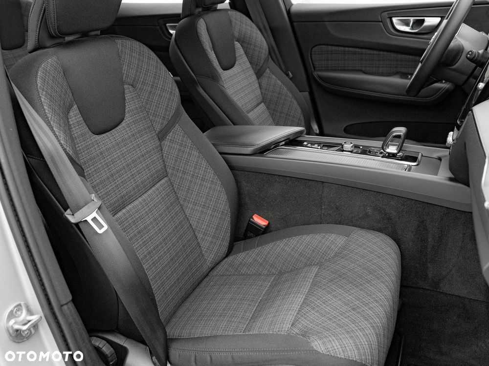 Volvo XC 60 B4 D Core - 33