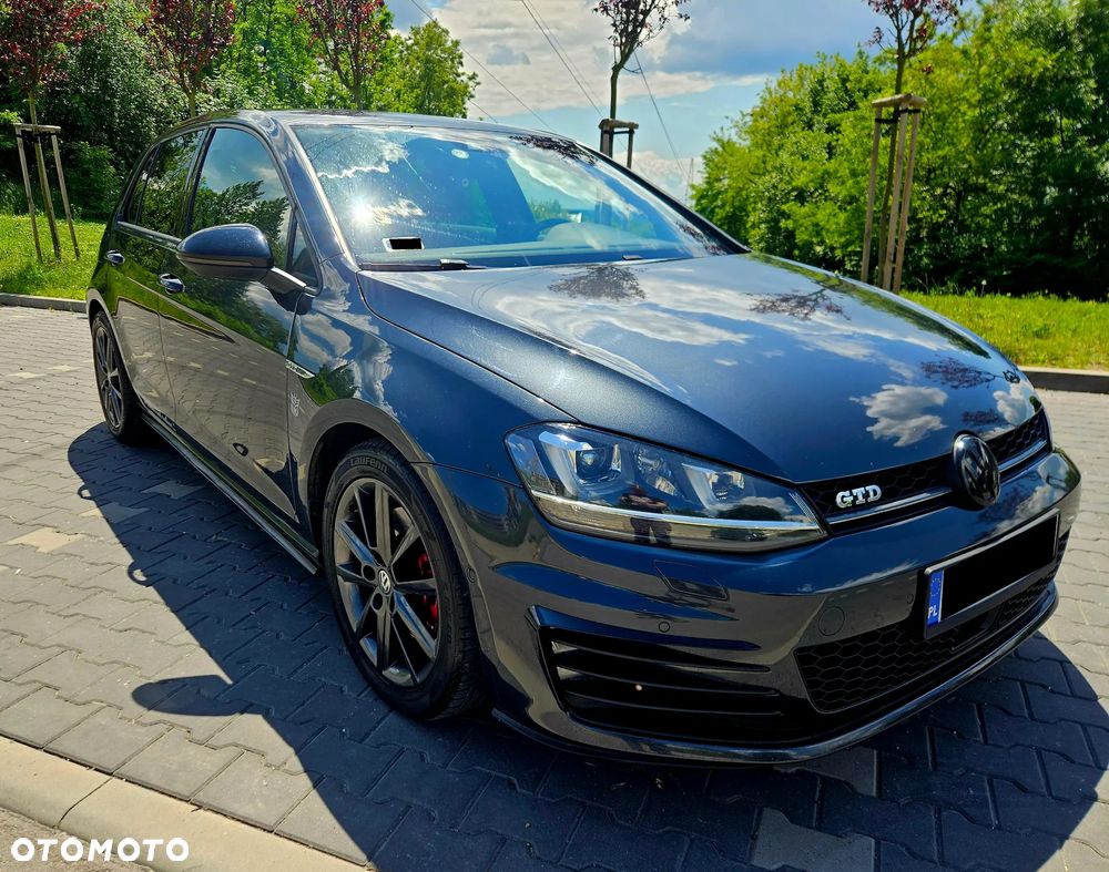 Volkswagen Golf - 1