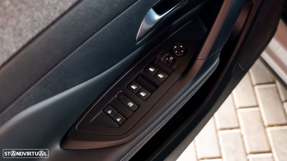 Peugeot 408 1.2 PureTech Allure EAT8 - 12