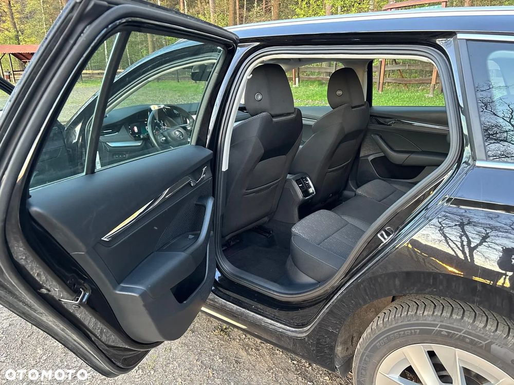 Skoda Octavia 2.0 TDI DSG Sportline - 12
