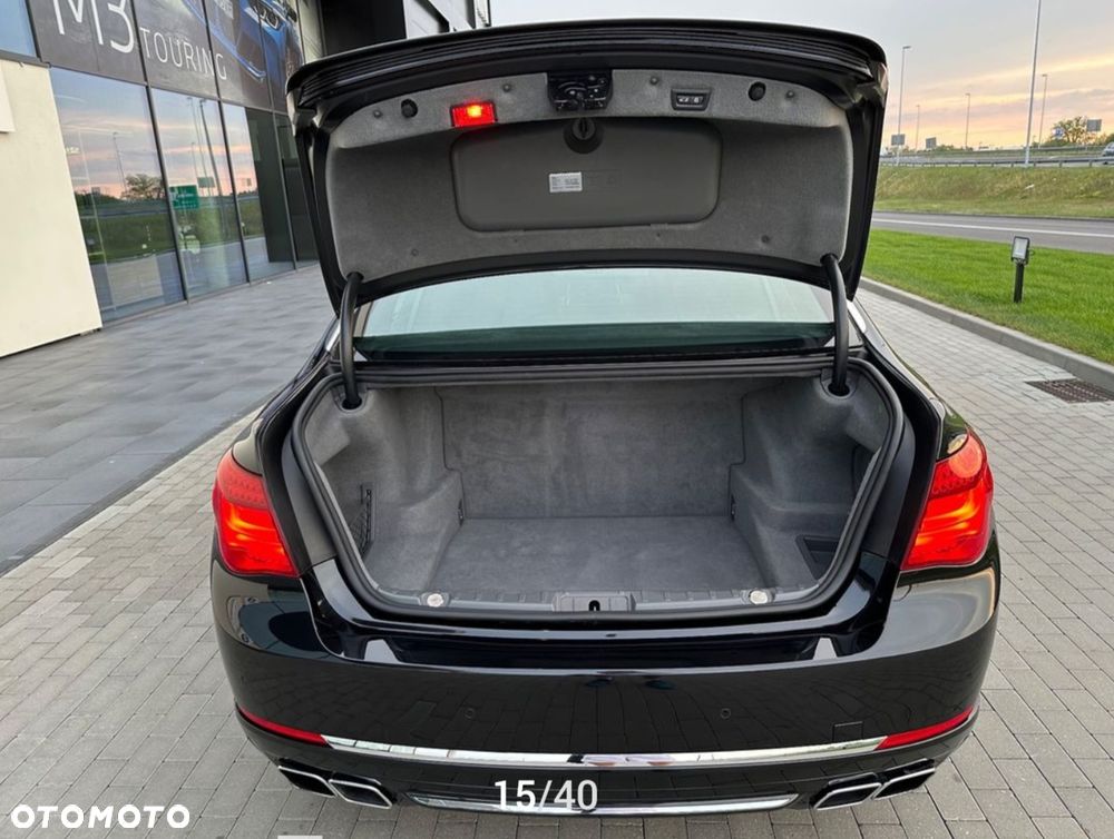 BMW Seria 7 750i L xDrive - 14