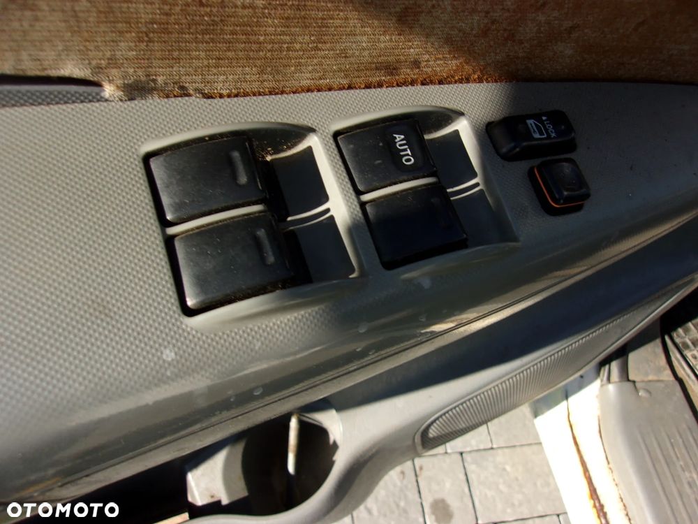 Toyota Hilux 2.5 D-4D Active - 26