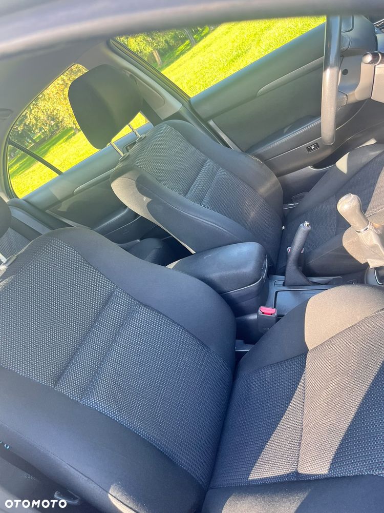 Toyota Avensis - 5