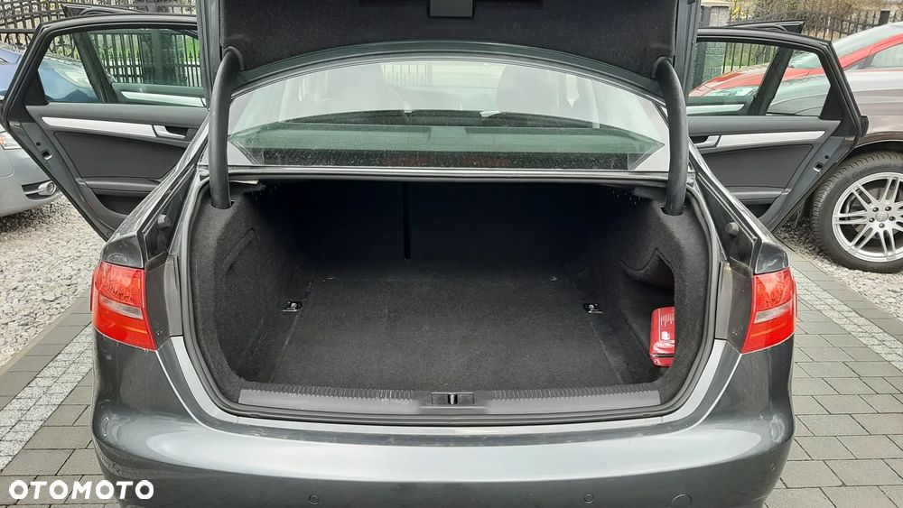 Audi A4 Limousine - 15