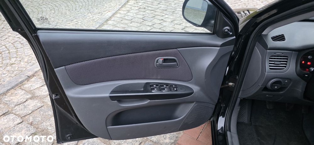 Kia Rio 1.4 Family + - 36