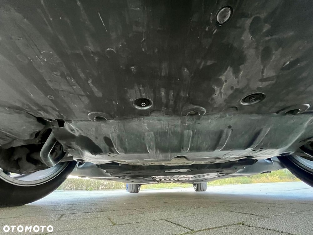 BMW Seria 5 518d - 31