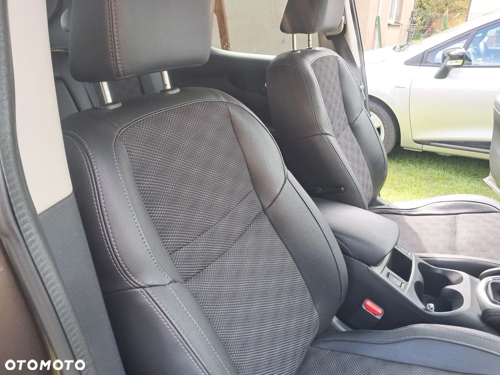 Nissan Qashqai 1.6 DCi TEKNA - 10