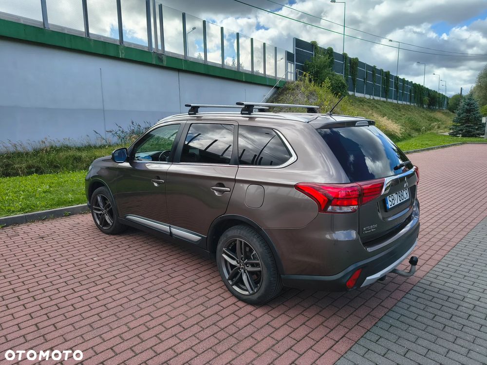 Mitsubishi Outlander 2.0 Invite + 2WD - 3