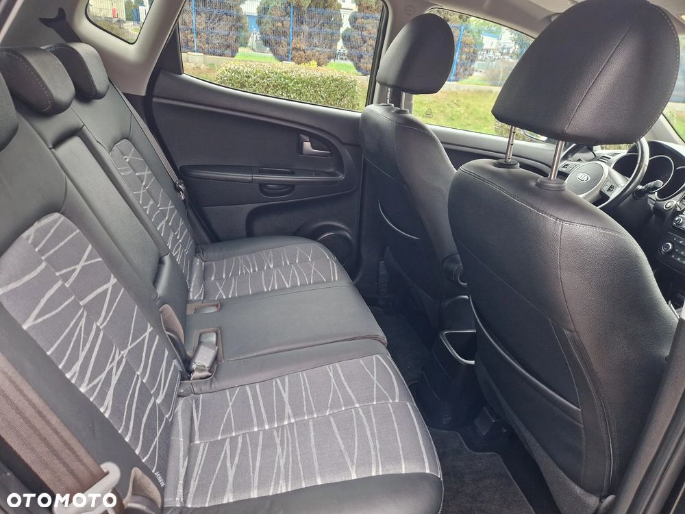 Kia Venga - 34