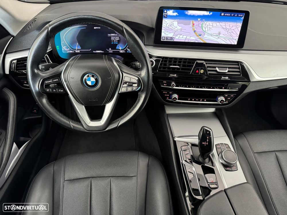 BMW 530 e - 16