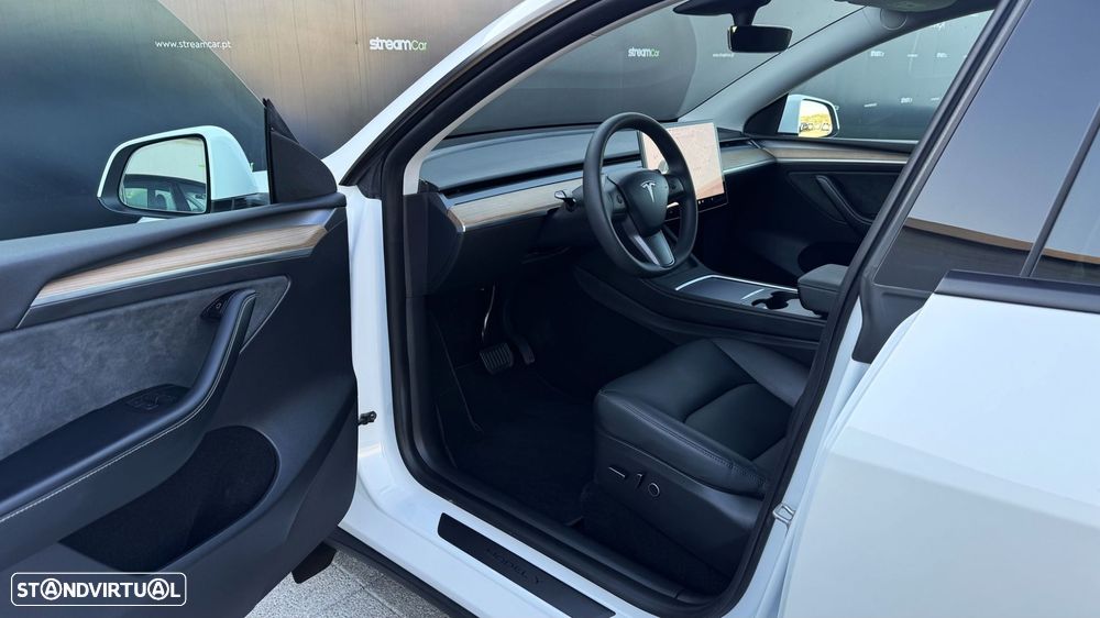 Tesla Model Y RWD - 10