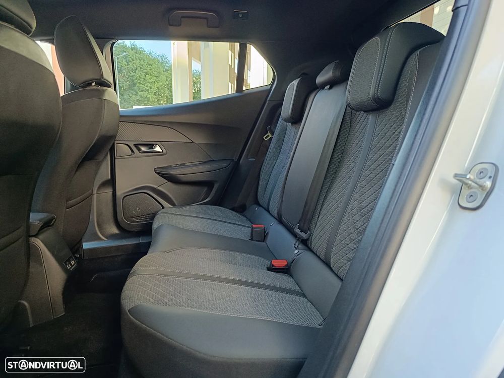 Peugeot 2008 1.2 PureTech Allure Pack - 21