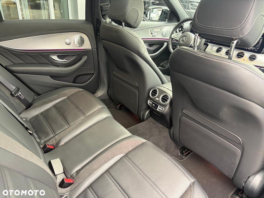 Mercedes-Benz Klasa E AMG 63 4Matic AMG Speedshift 9G-MCT - 22