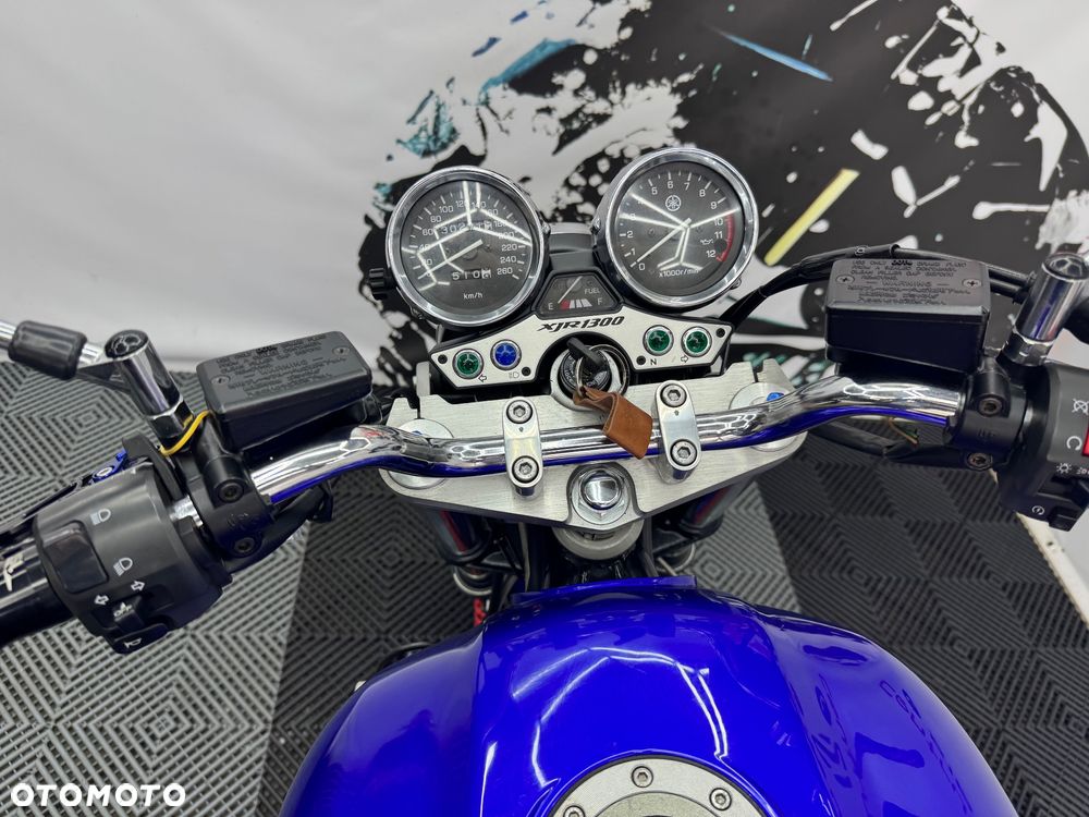 Yamaha XJR - 25