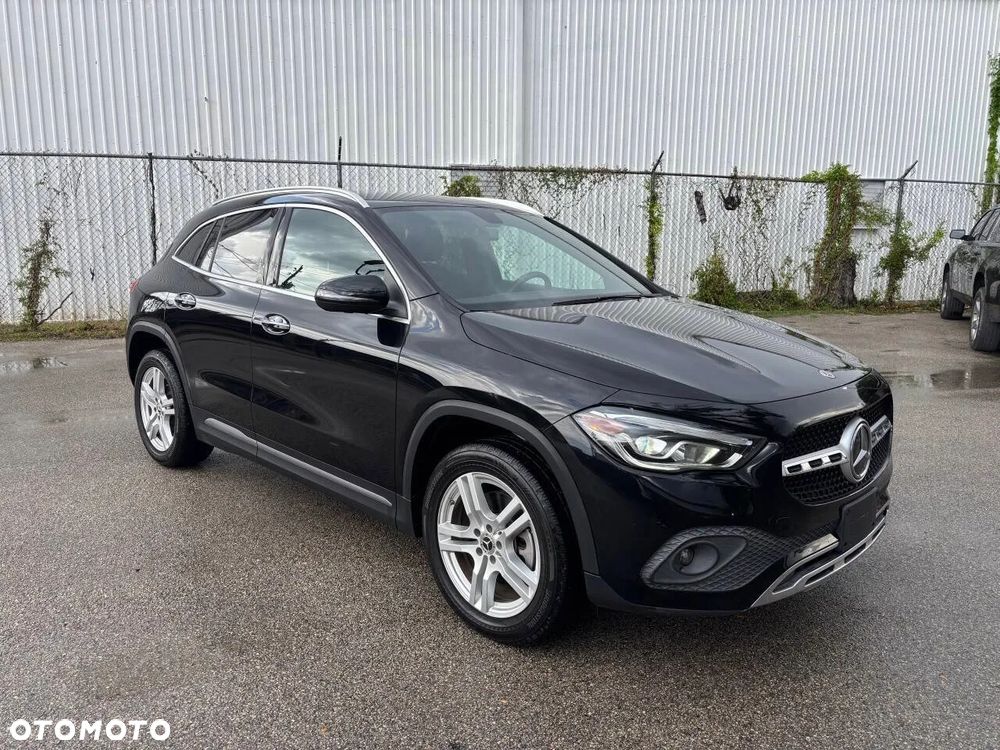 Mercedes-Benz GLA 250 4Matic 8G-DCT - 2