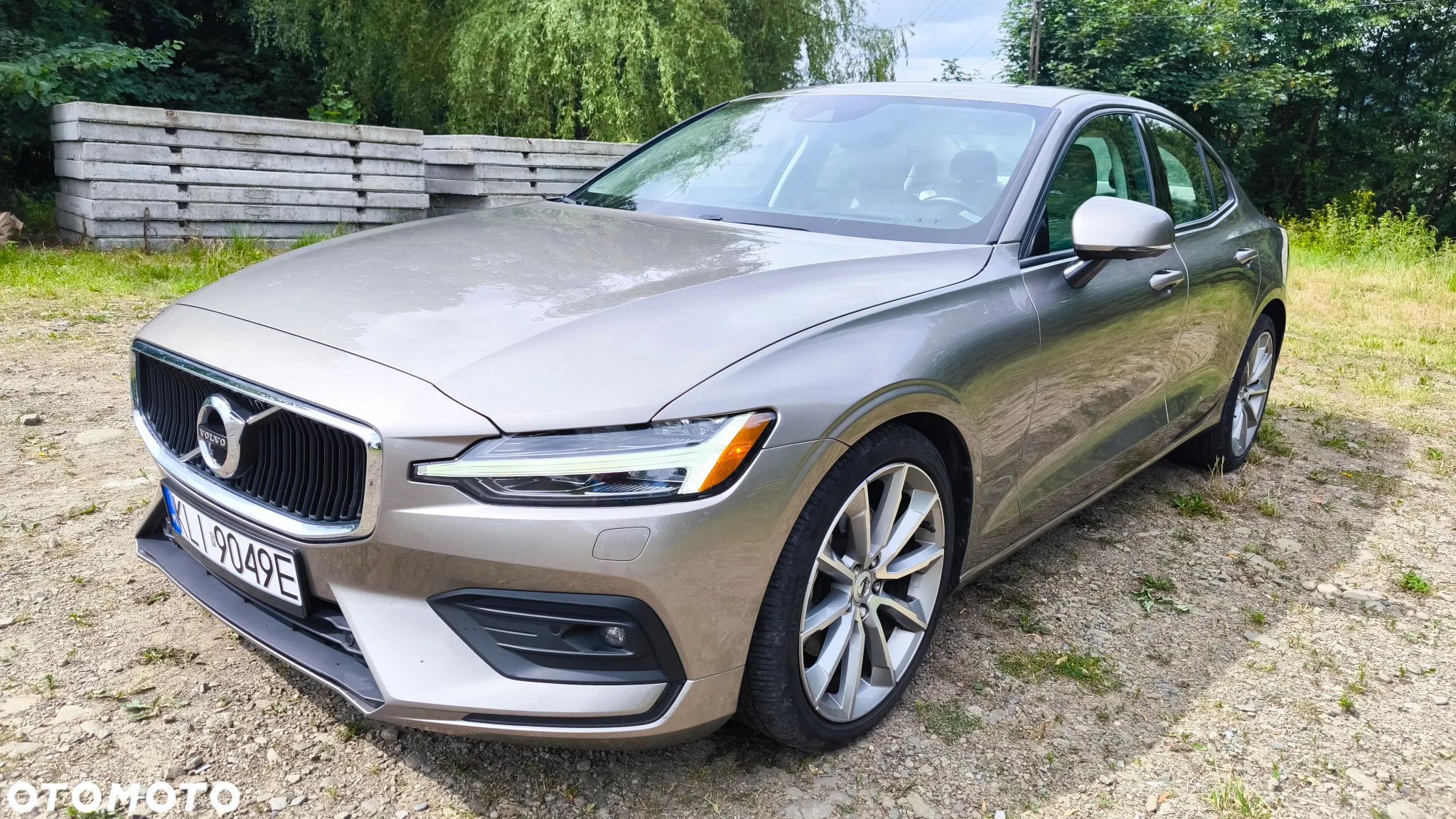 Volvo S60 T5 Momentum Pro - 1