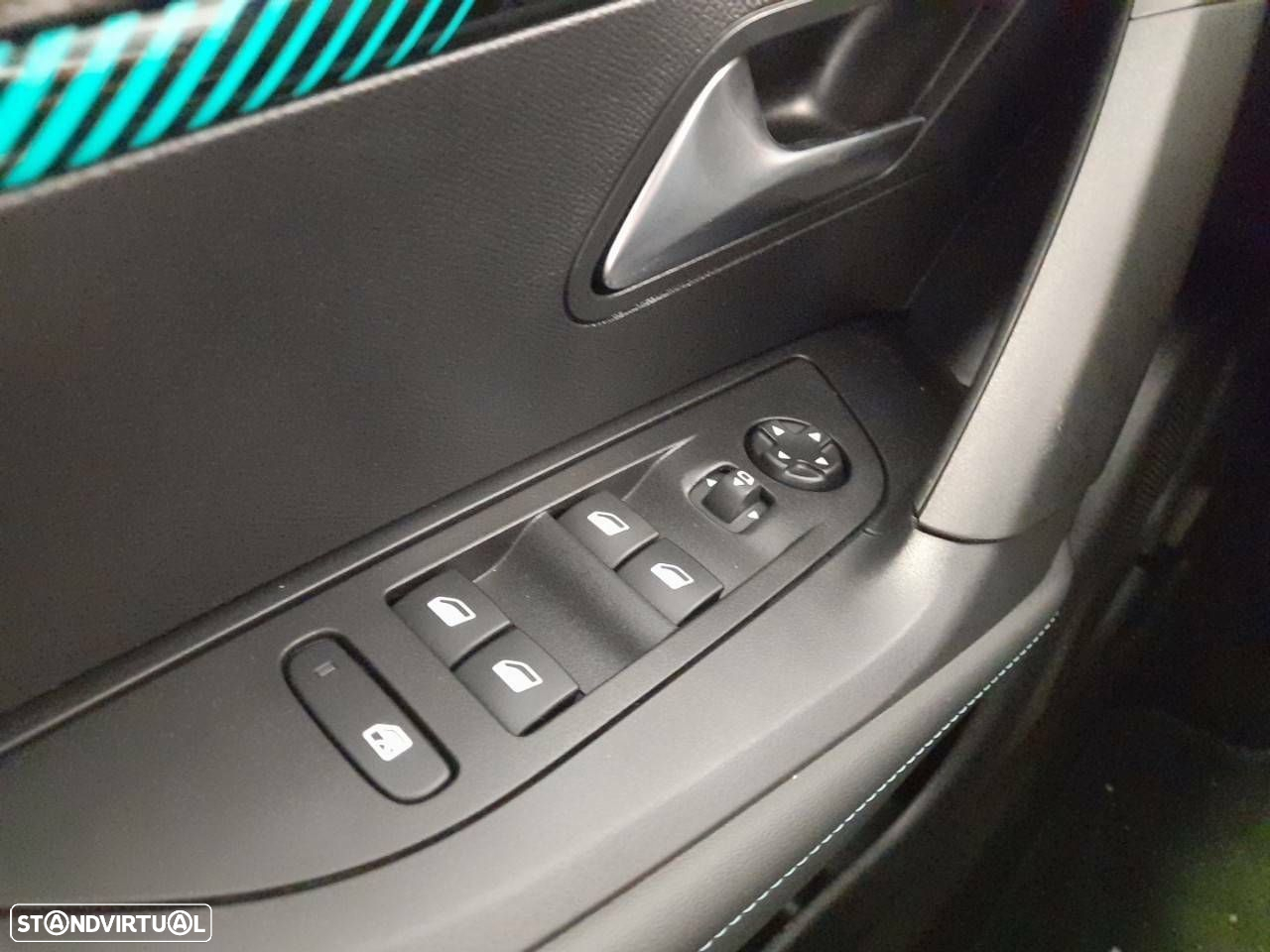 Peugeot 2008 1.2 PureTech Allure Pack - 16