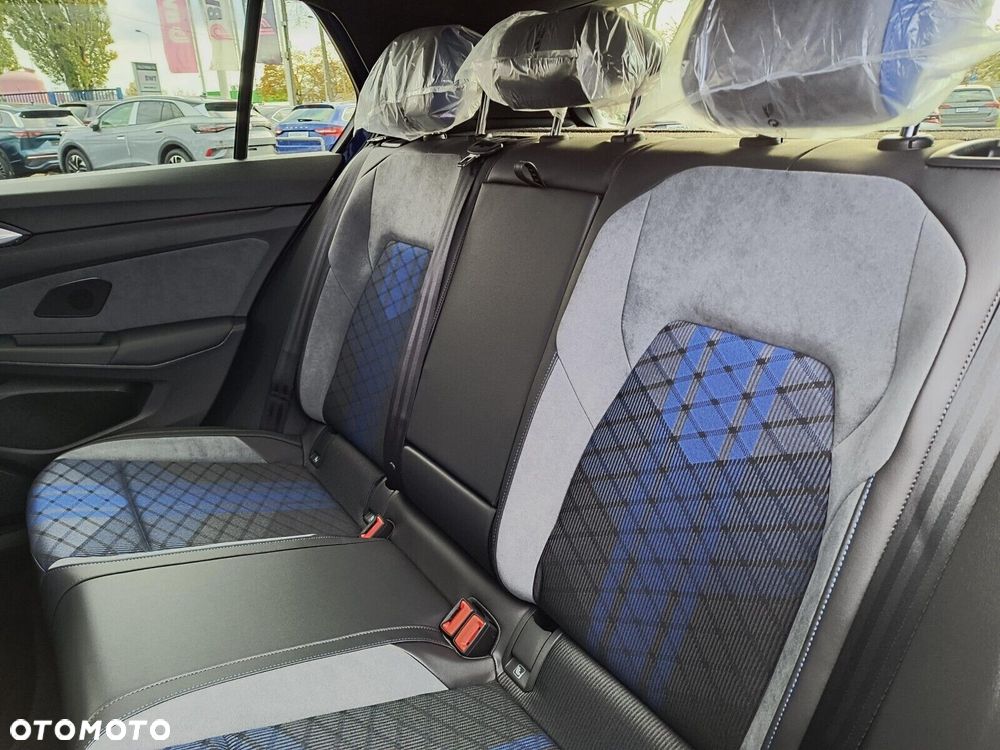 Volkswagen Golf VIII 2.0 TSI 4Motion R DSG - 24