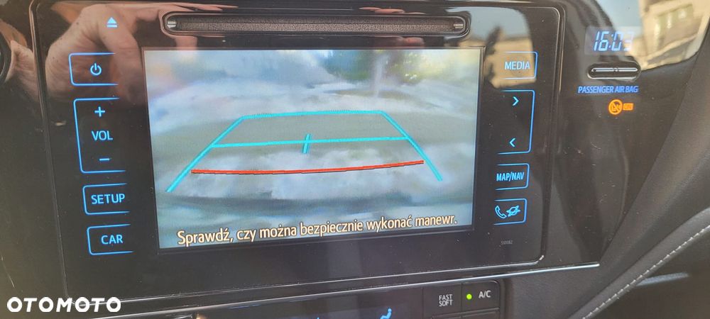 Toyota Auris 1.6 Premium Comfort - 13