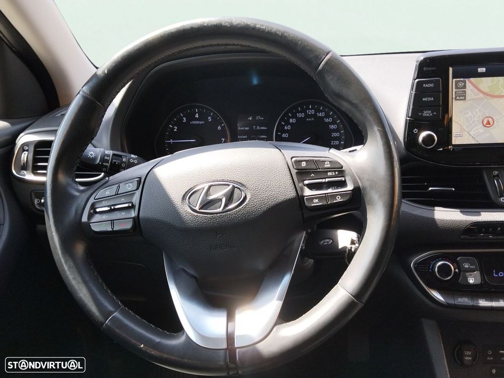 Hyundai i30 Fastback - 12