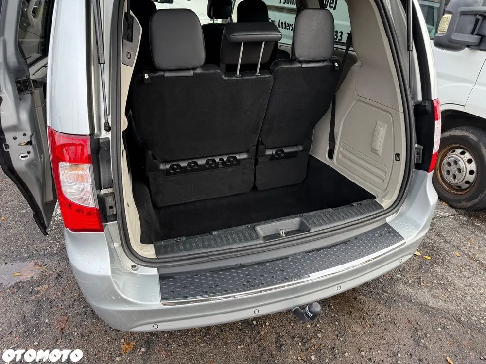 Chrysler Town & Country ver-3-6-touring - 10