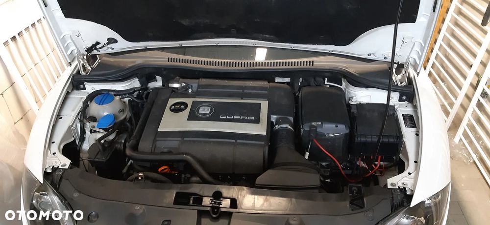 Seat Leon 2.0 T FSI Cupra R - 2