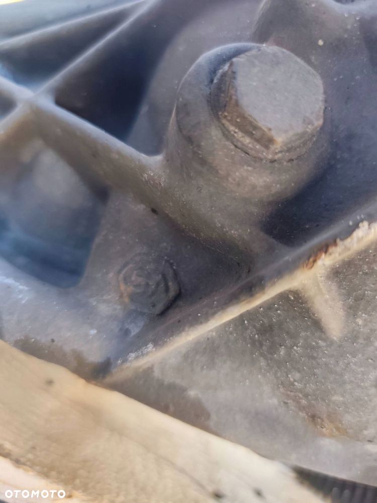 MERCEDES W204 C63 AMG TYLNY DYFER - 9