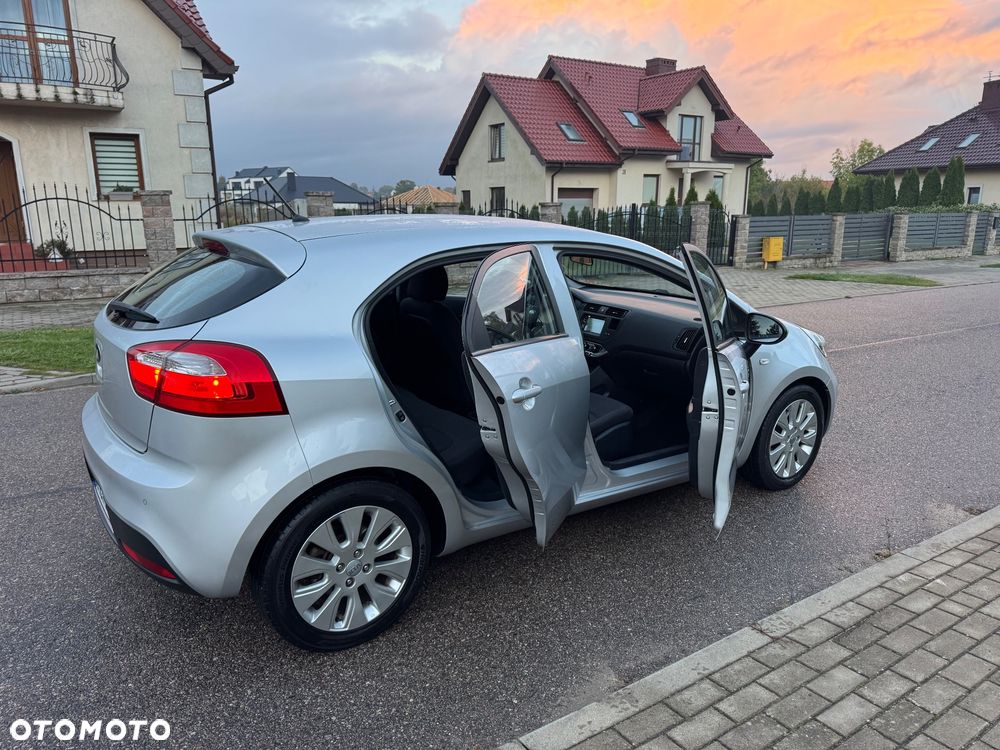 Kia Rio - 34
