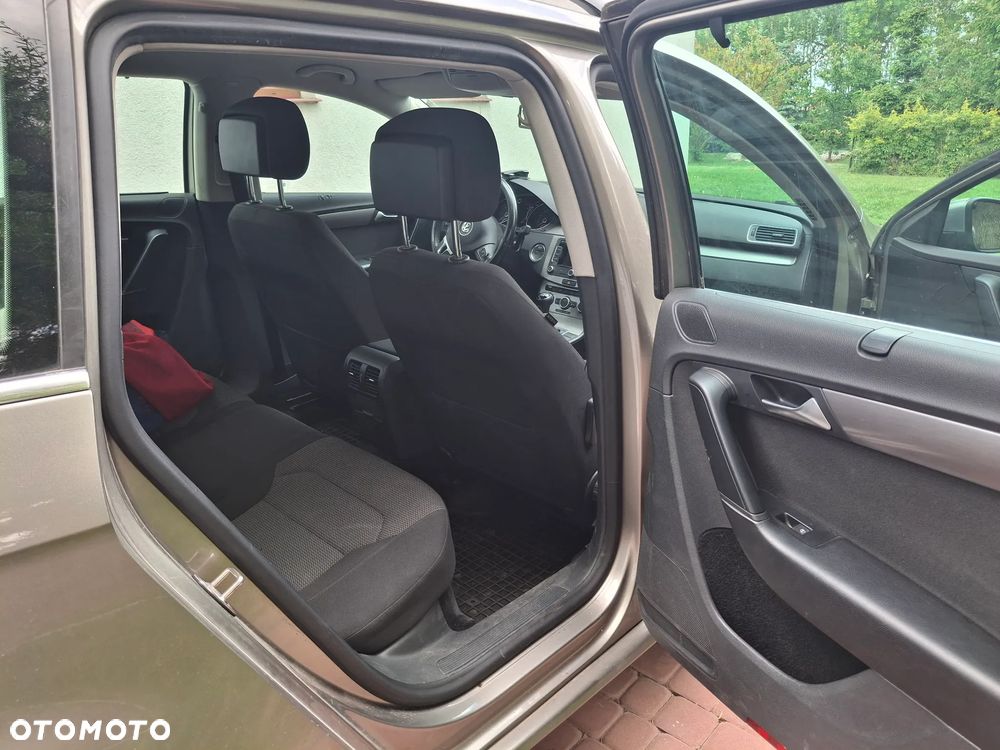 Volkswagen Passat 2.0 TDI Comfortline - 11