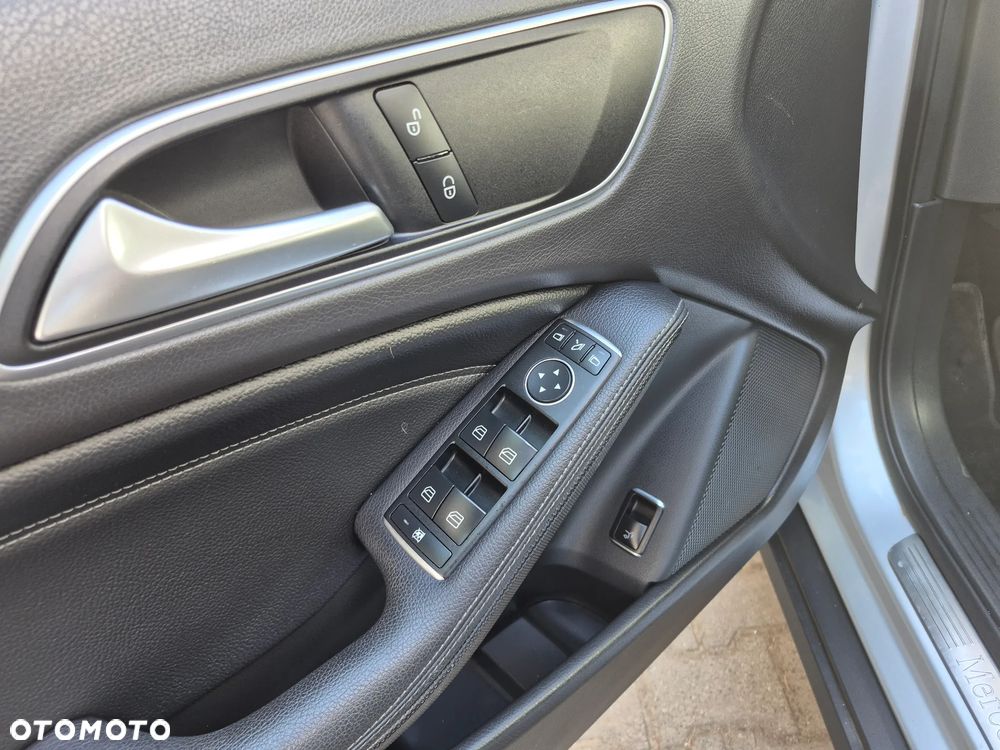 Mercedes-Benz GLA 180 Style - 19