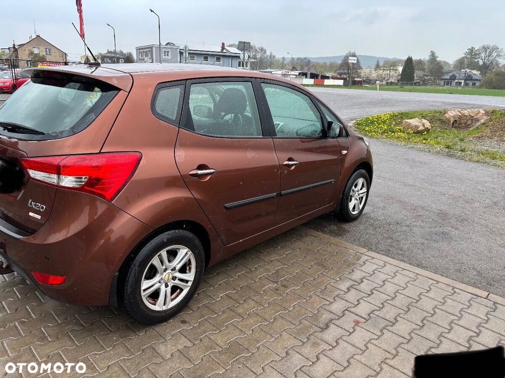 Hyundai ix20 1.4 blue - 4