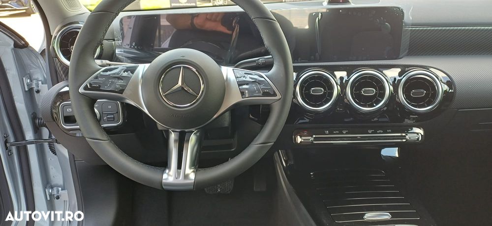 Mercedes-Benz A 180 7G-DCT Special Edition - 10