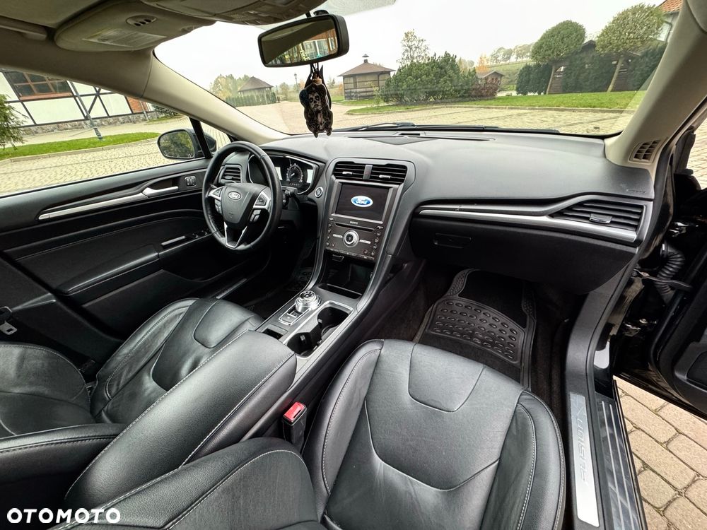 Ford Fusion 2.0 EcoBoost Titanium - 19