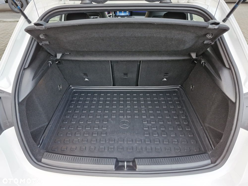 Mercedes-Benz Klasa A 220 4-Matic AMG Line 7G-DCT - 36