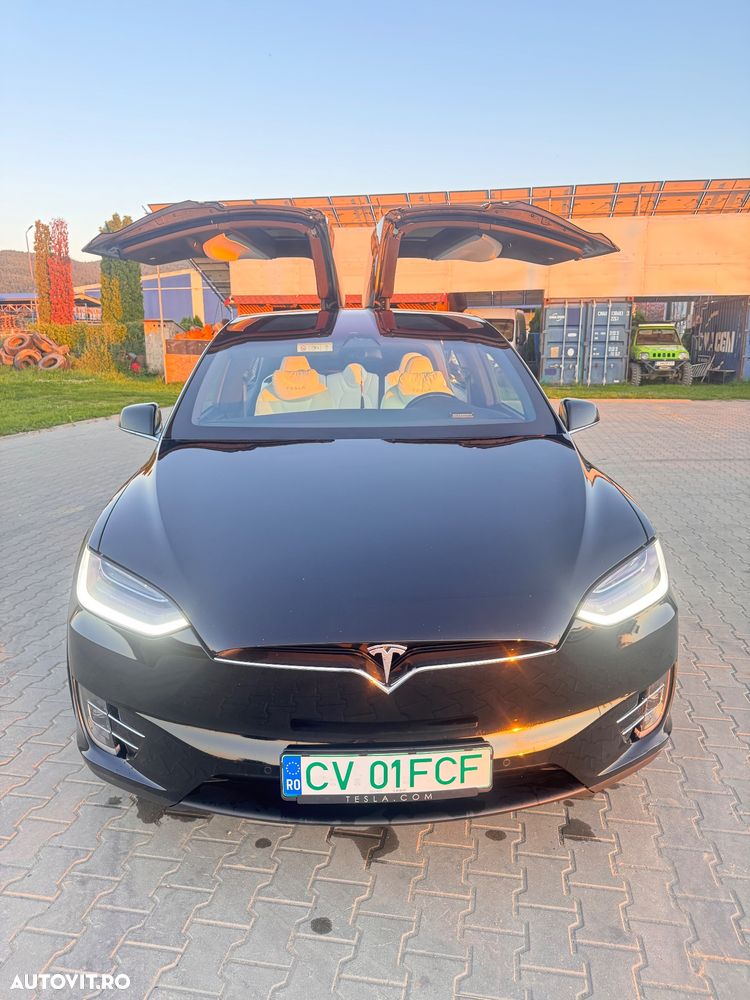 Tesla Model X - 7