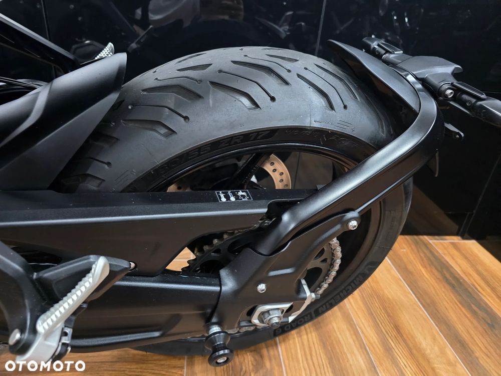 Triumph Trident - 9