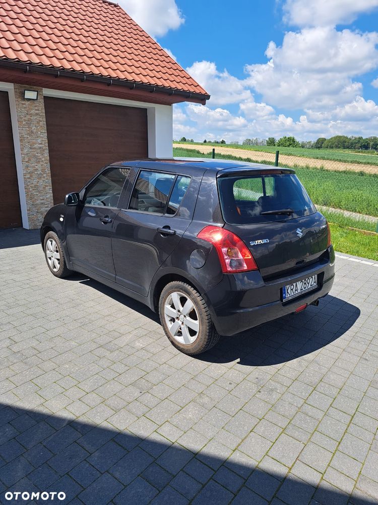 Suzuki Swift - 4
