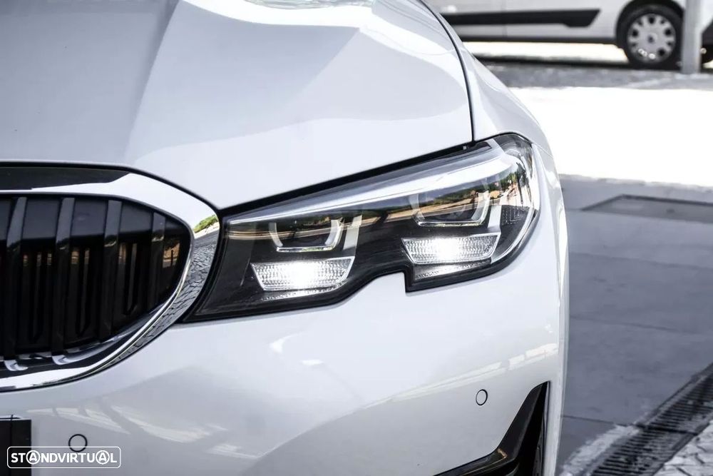 BMW 330 e Line Luxury Auto - 8