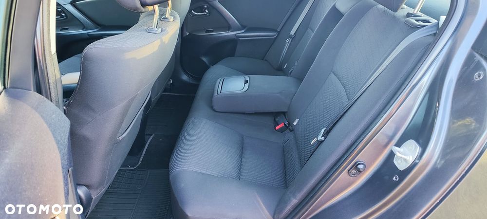 Toyota Avensis 2.0 D-4D - 29