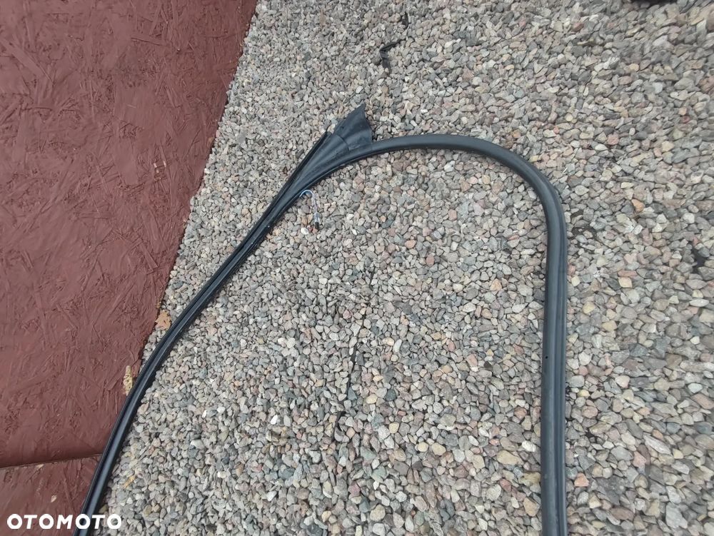 BMW E46 COUPE ORYGINALNE CZARNE USZCZELKI DRZWI LEWA / PRAWA ( USZCZELKA LEWA / PRAWA DRZWI )  PODGRZEWANE EUROPA O NR. 51 71 7 161 687 / 51 71 7 161 688 OEM - 9