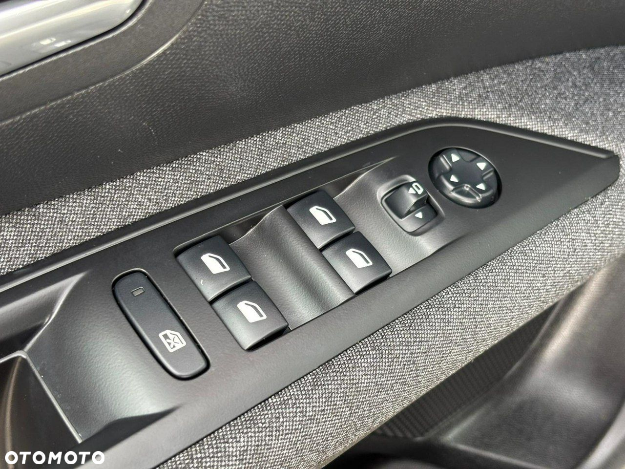 Peugeot 3008 1.2 PureTech Active S&S EAT6 - 16