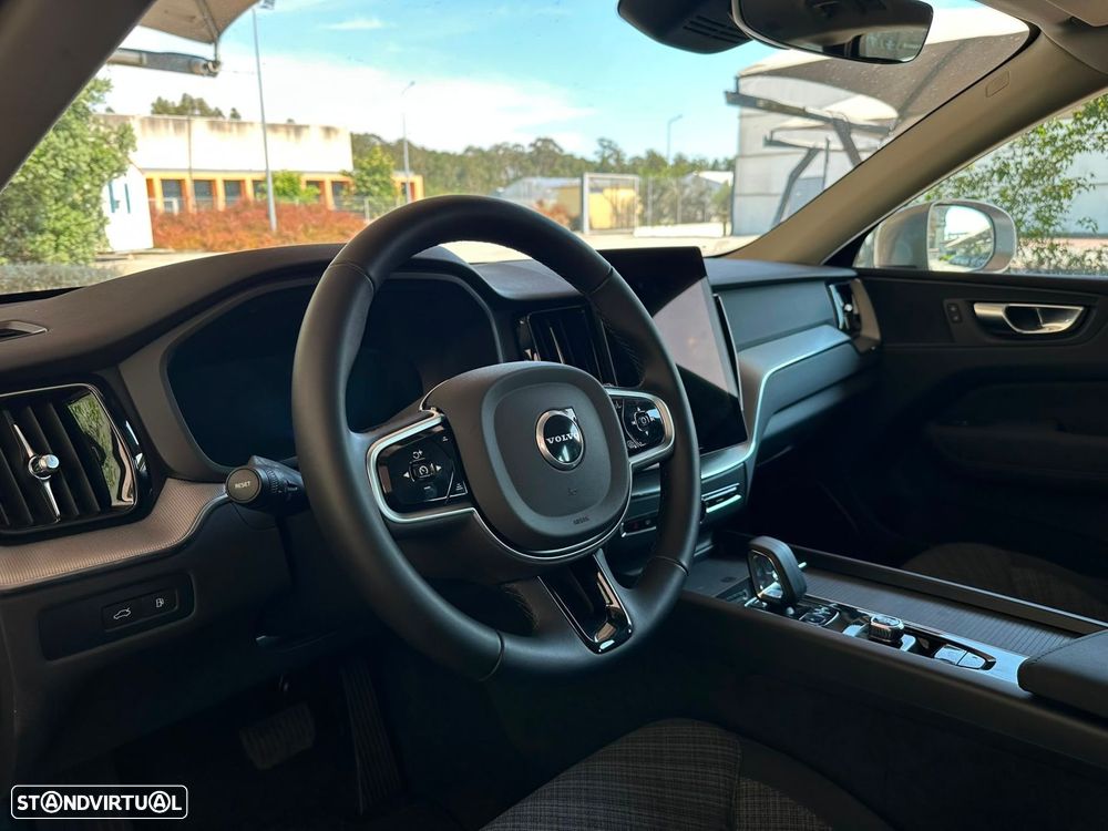 Volvo XC 60 2.0 T6 PHEV Core AWD - 7