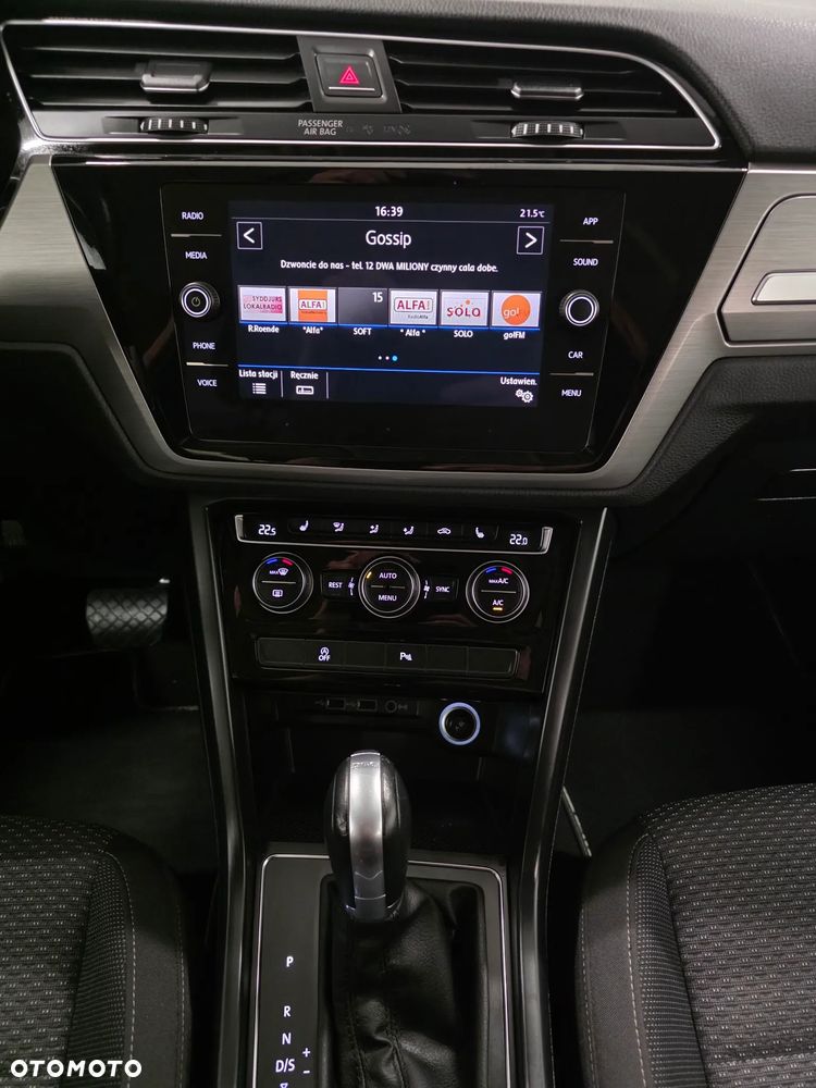 Volkswagen Touran - 12