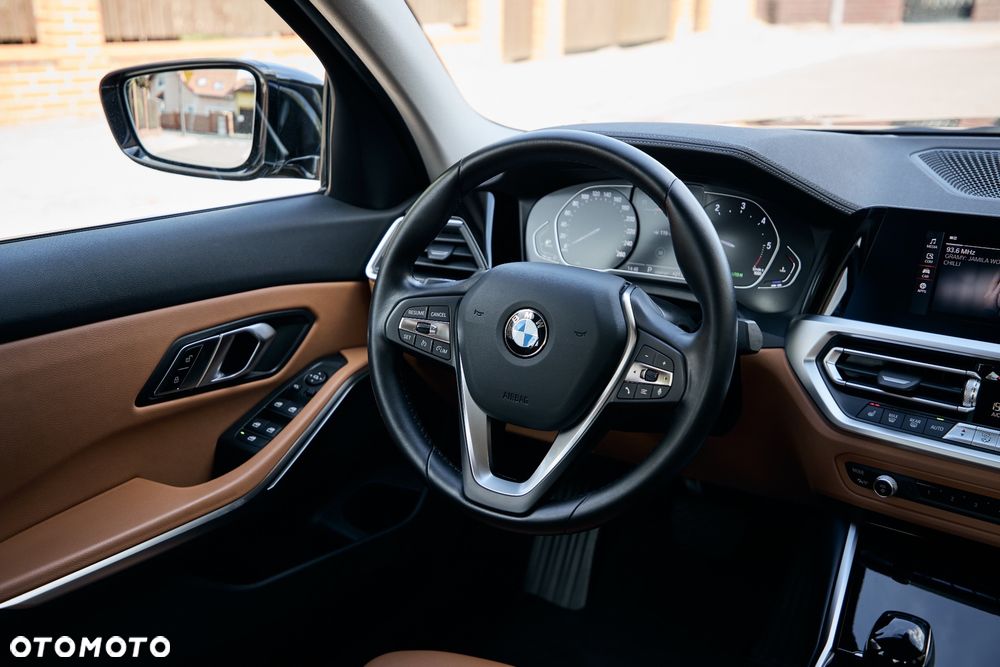 BMW Seria 3 320d xDrive Luxury Line - 15
