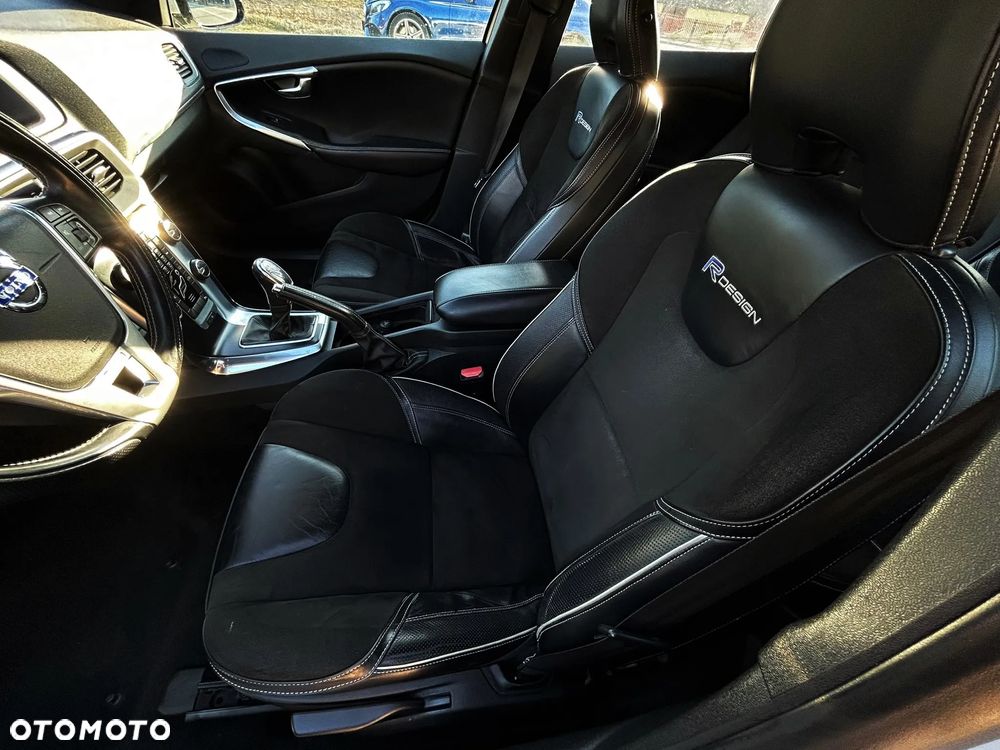 Volvo V40 D2 R Design - 11