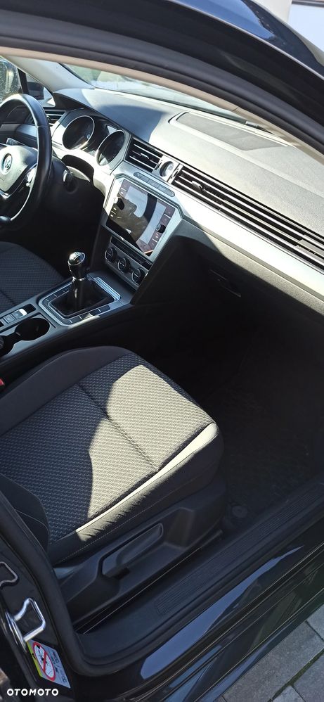 Volkswagen Passat 2.0 TDI SCR Comfortline - 6